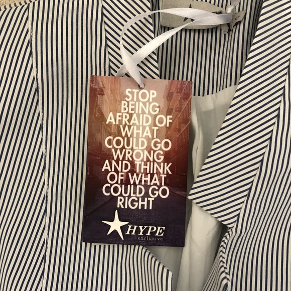 White and blue striped blazer - Picture 9 of 9